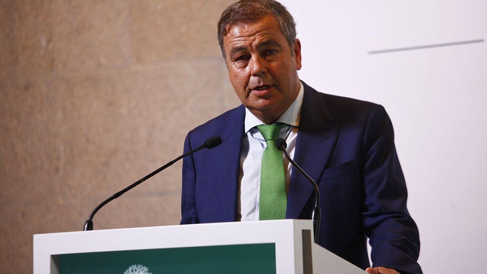 Luis Pérez Canal (MIGUEL ÁNGEL).