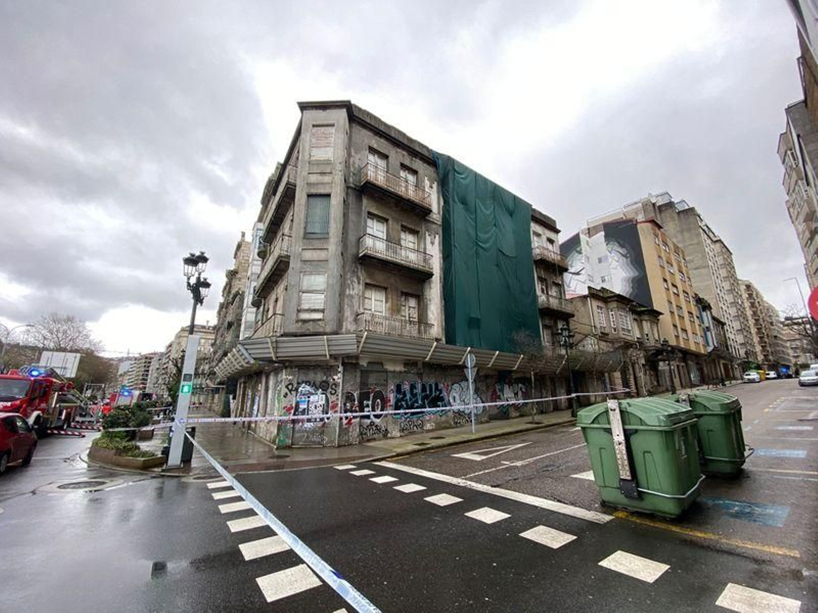 Se derrumba un edificio en el centro de Vigo_ Alberte 3
