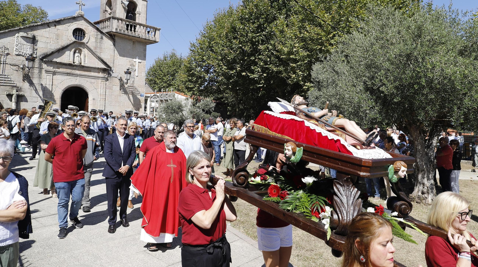 Galería | El desfile de carrozas, protagonista en las fiestas de San Campio de Valadares