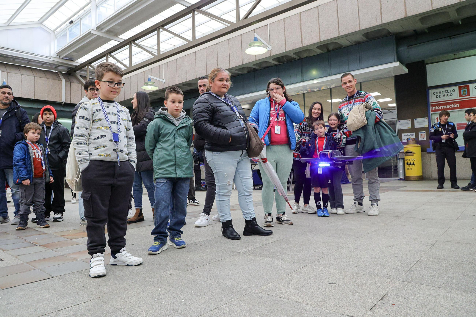 Galería | Niños y mayores descubren el trabajo de la Policía Local de Vigo
