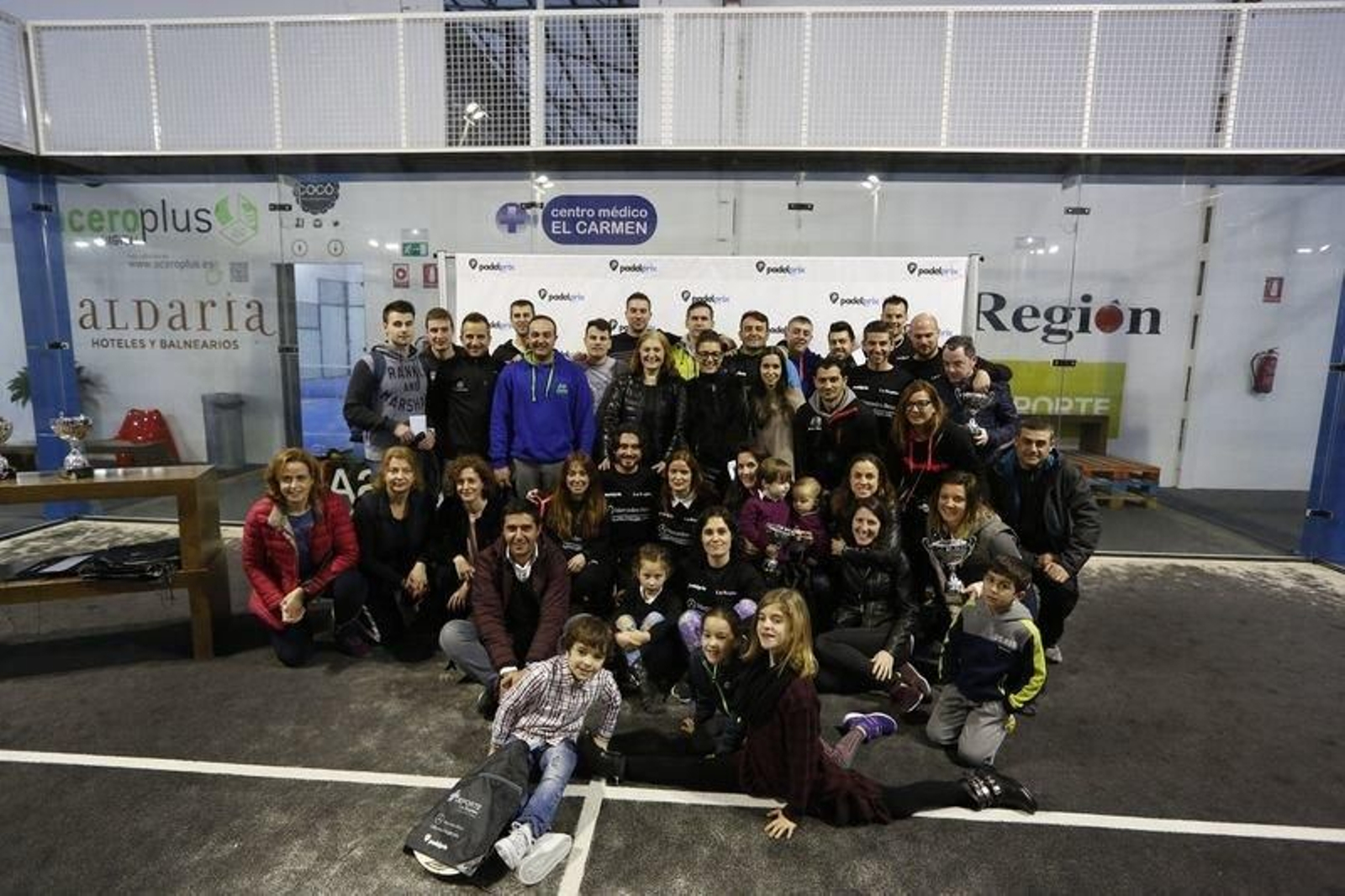 San Cibrao das Viñas. 05-03-17. Deportes. Final da Liga La Región de Pádel en Padelprix.
Foto: Xesús Fariñas