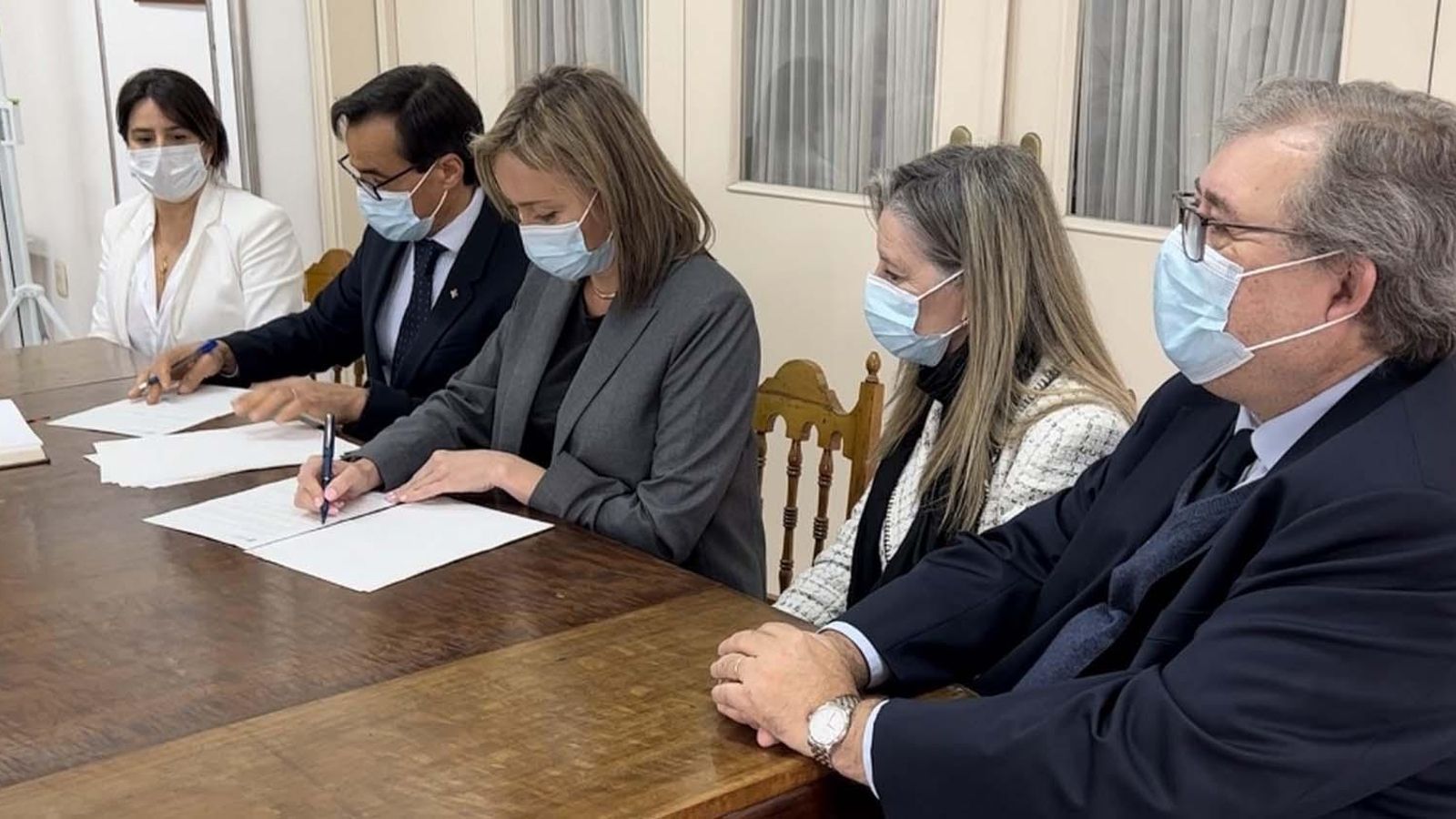 Fabiola García cerró su viaje con un compromiso de colaboración con el Hogar Español de Montevideo