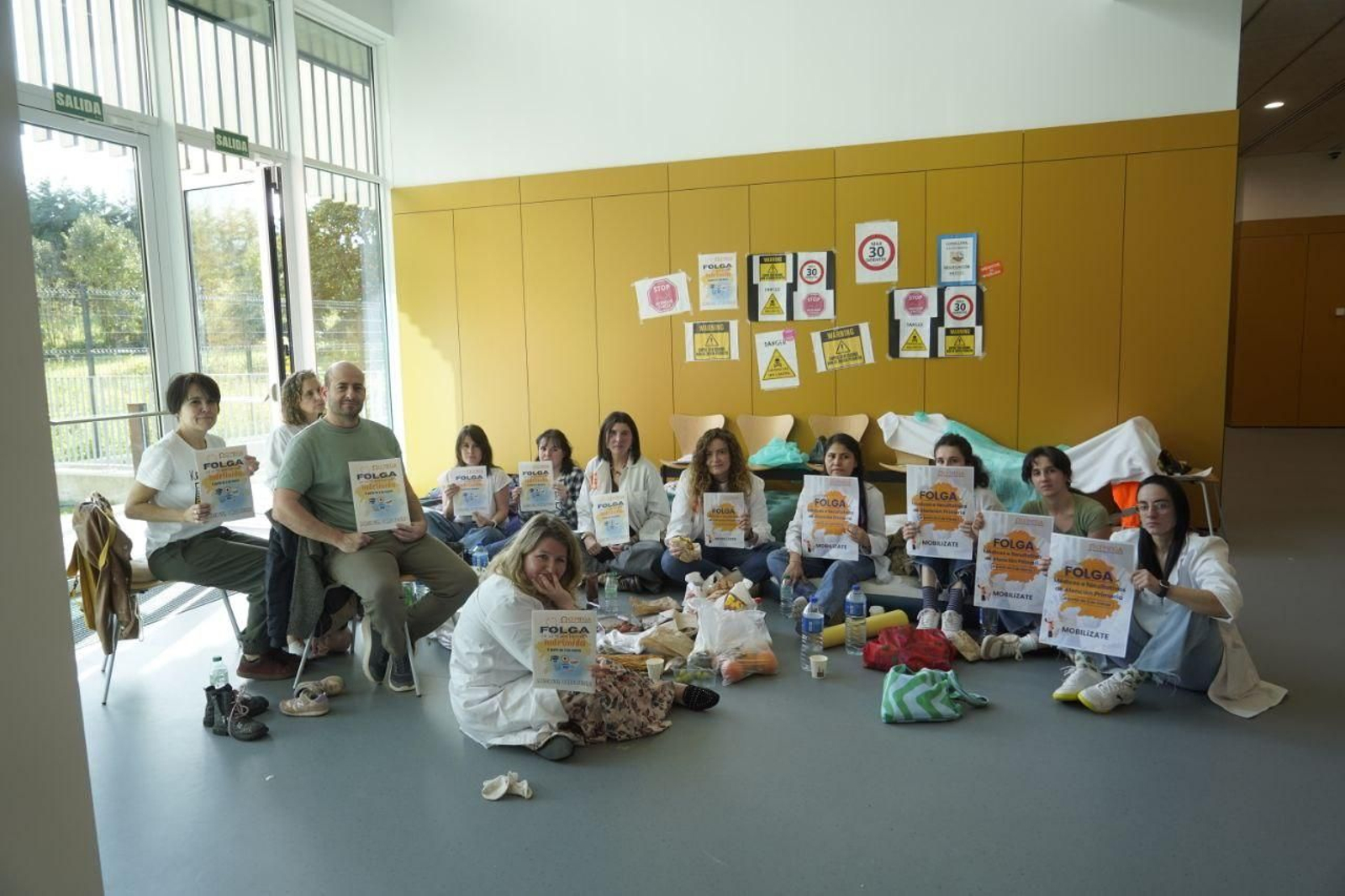 Médicos de Atención Primaria de Vigo protestan encerrados en el Olimpia Valencia