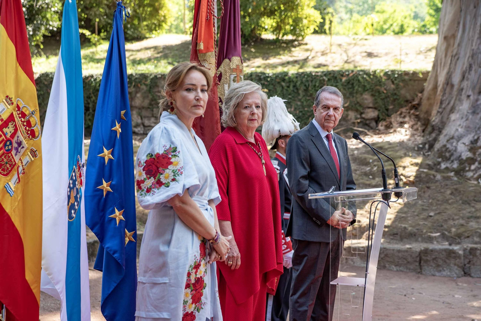 Galería | Vigo vive el pregón y el descendimiento del Cristo da Victoria