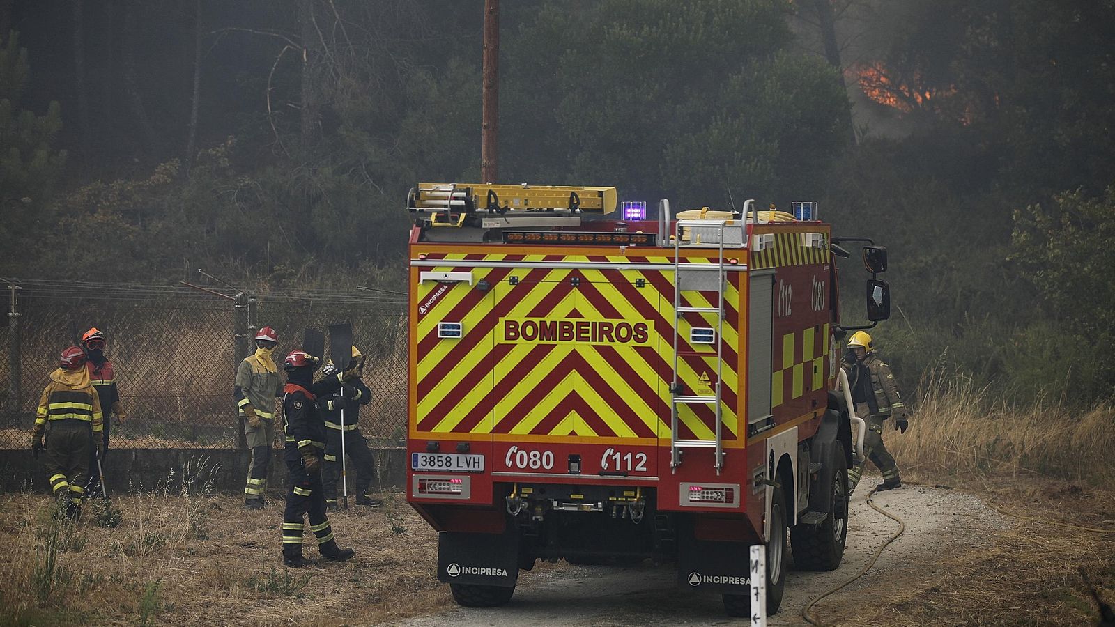 Galería | El fuego rodea Ourense