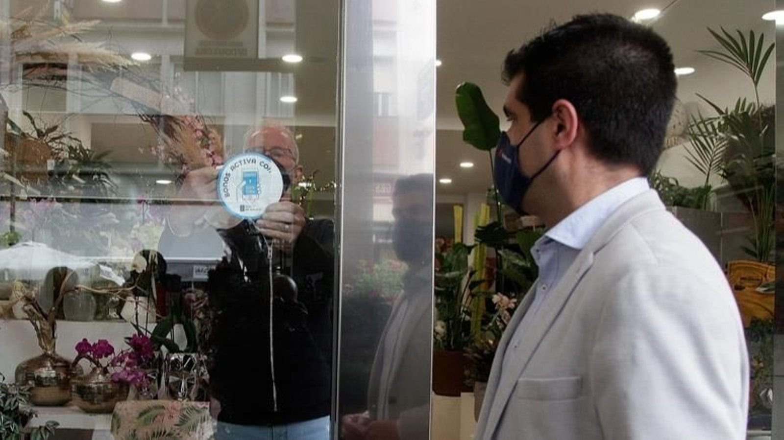 Un establecimiento de Ourense, el pasado año, con el logo del Bono Comercio.