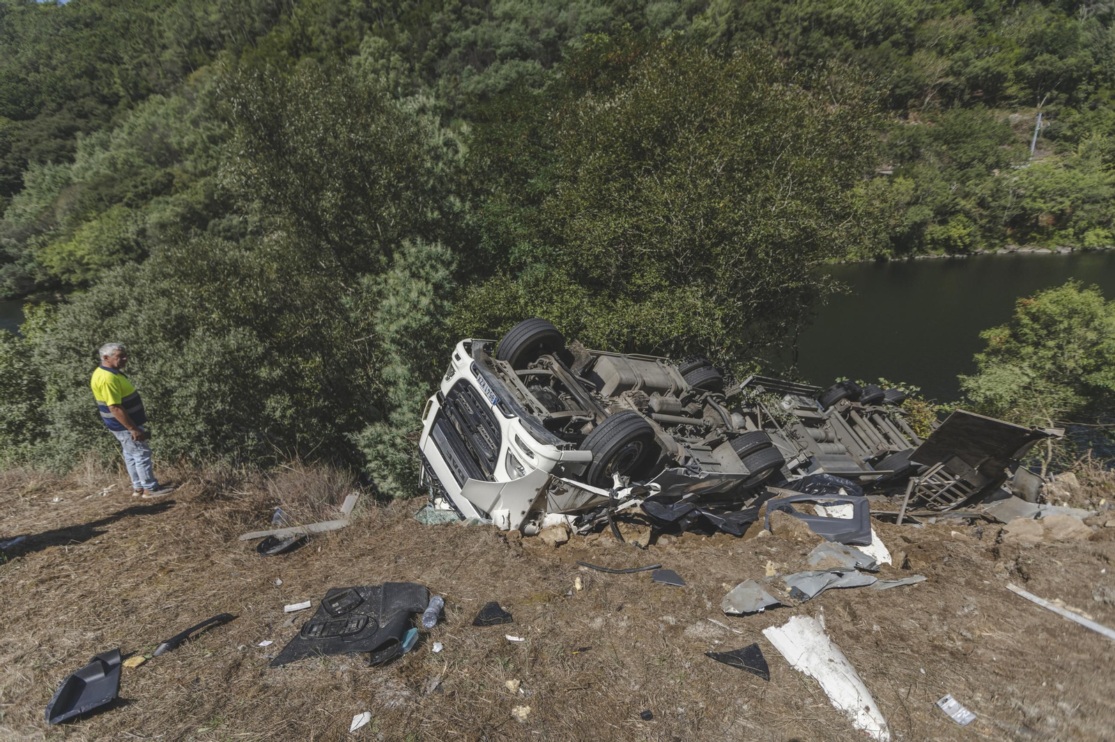 Galería | Así fue el accidente en la N-120 que se saldó con varios cerdos en el Miño, en fotos
