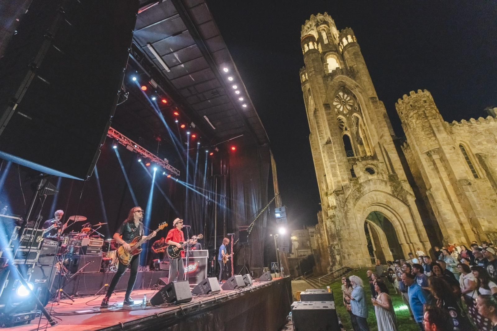 El grupo de rock Burning repasó los grandes éxitos de su carrera.