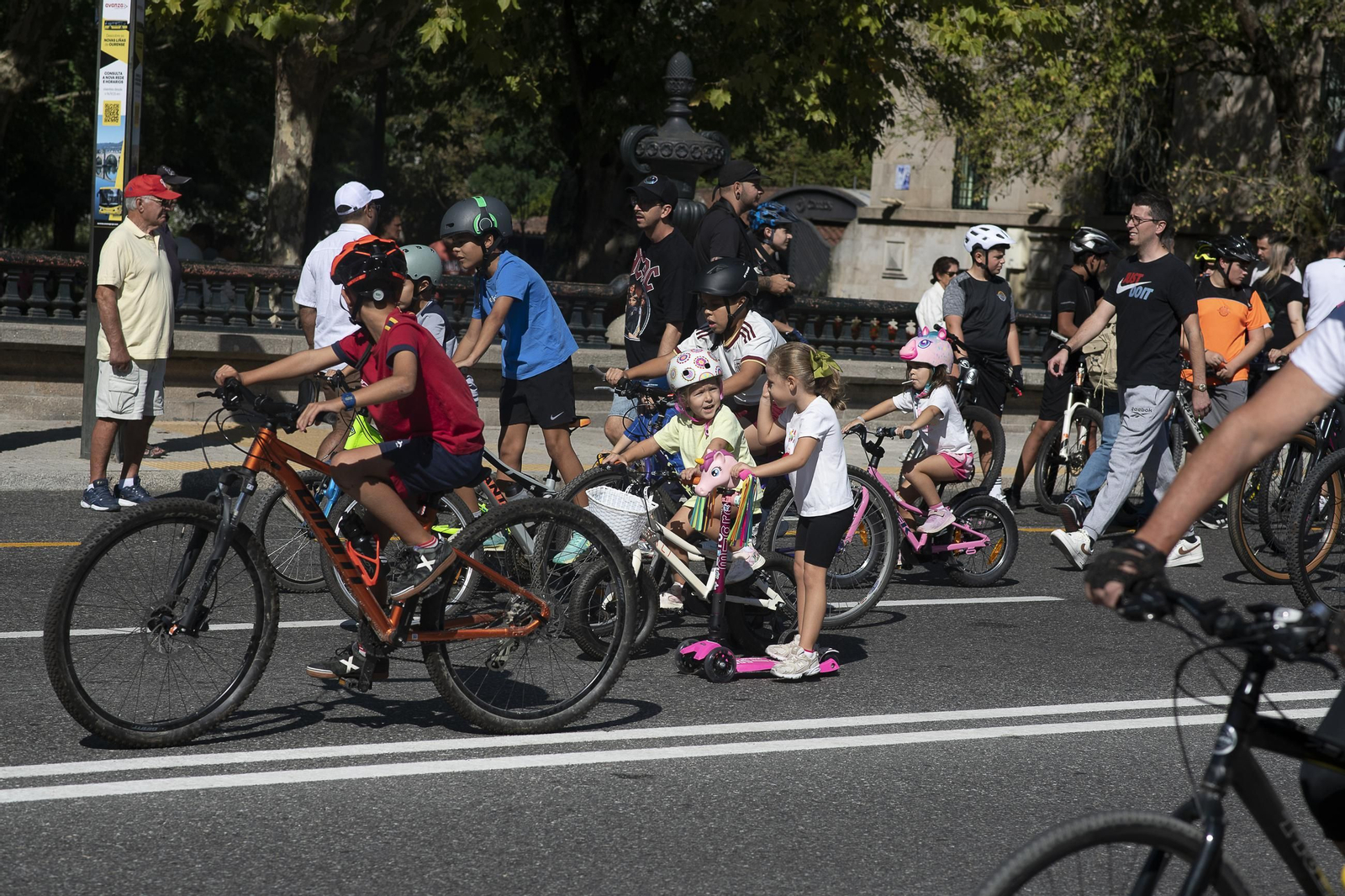 Galería | Ourense disfruta de un Día da Bici con sol, ambiente familiar y regalos