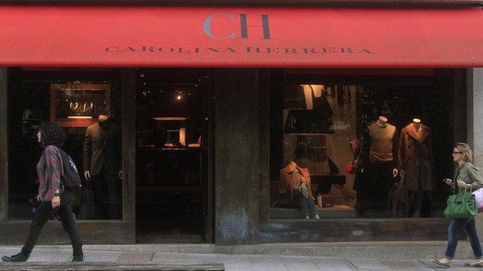 OURENSE. 25.09.2014. FACHADA TIENDA CAROLINA HERRERA OURENSE. FOTO: MIGUEL ANGEL