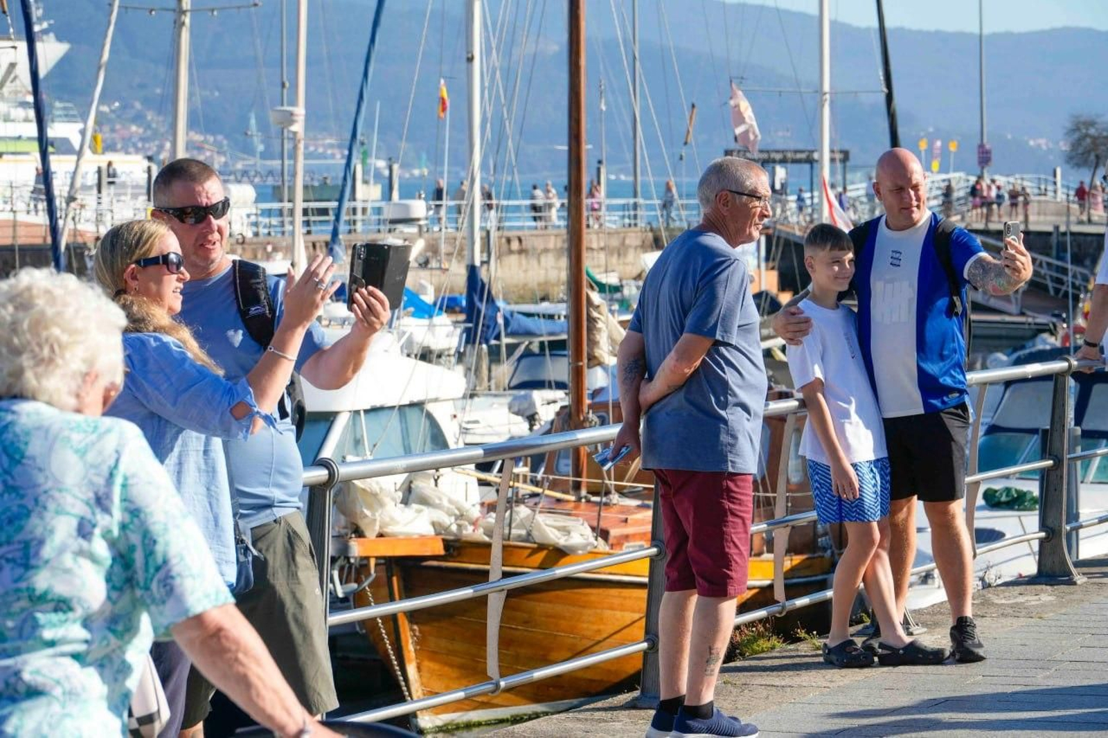 Galería | Vigo se llena de cruceristas en una jornada histórica