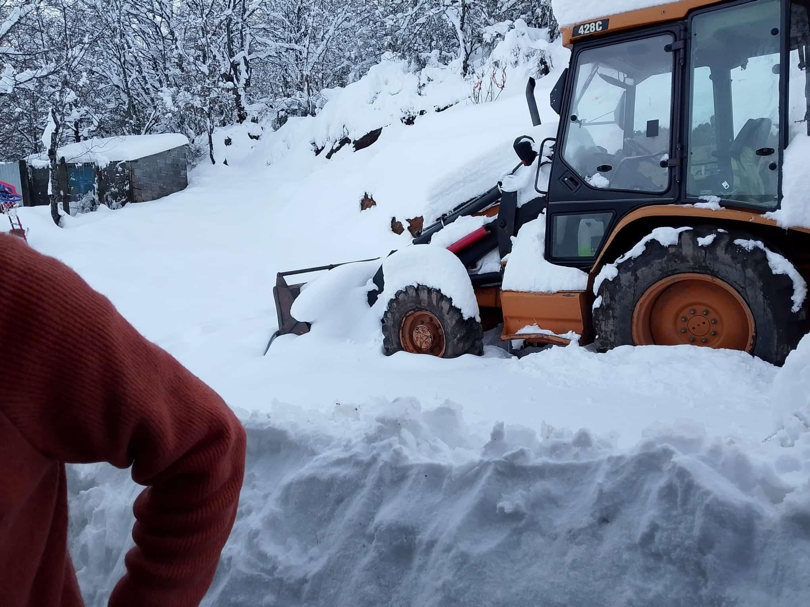 Zonas del pueblo cubiertas de nieve