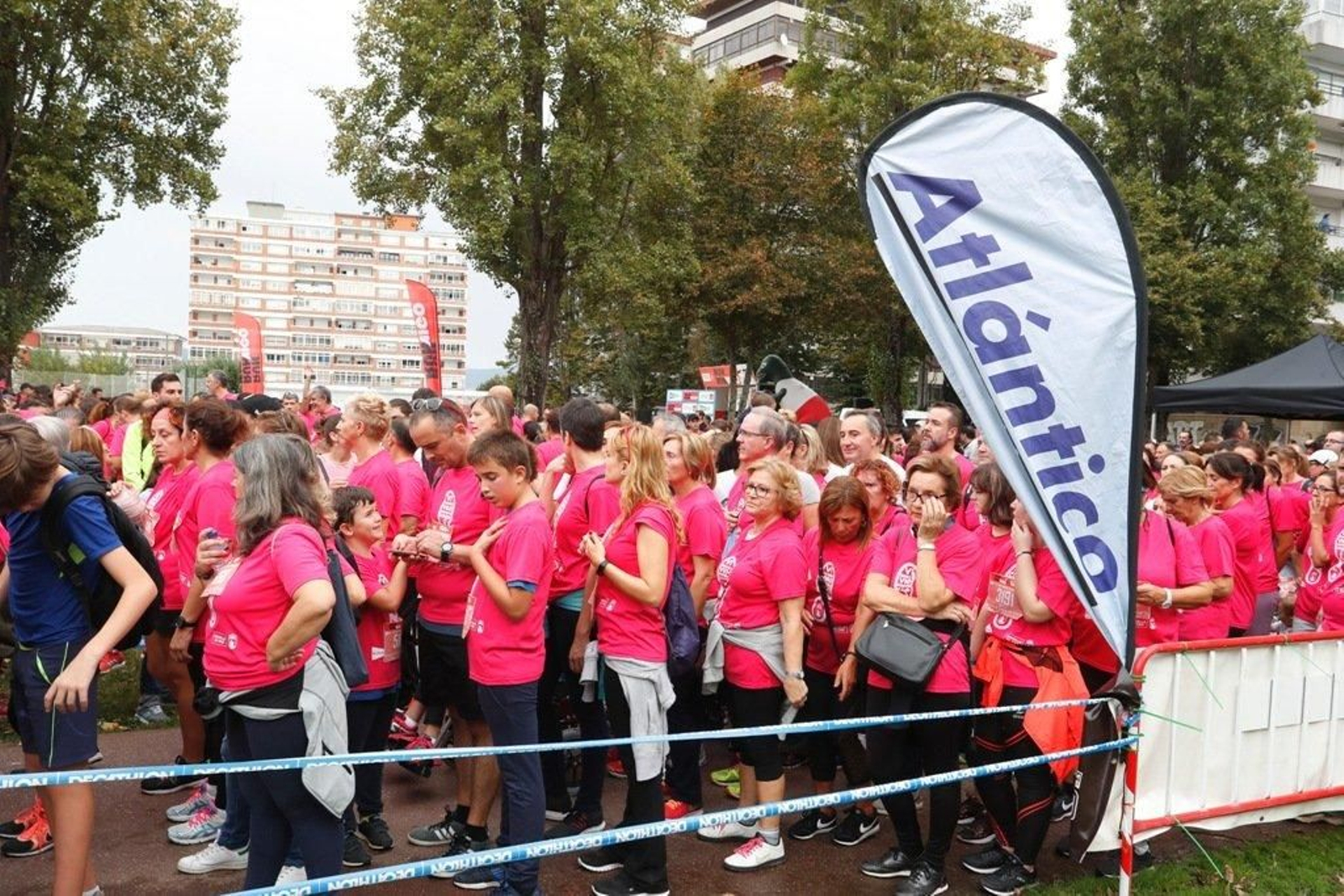 El color rosa abarrotó la Avenida de Castelao - JV Landín 210