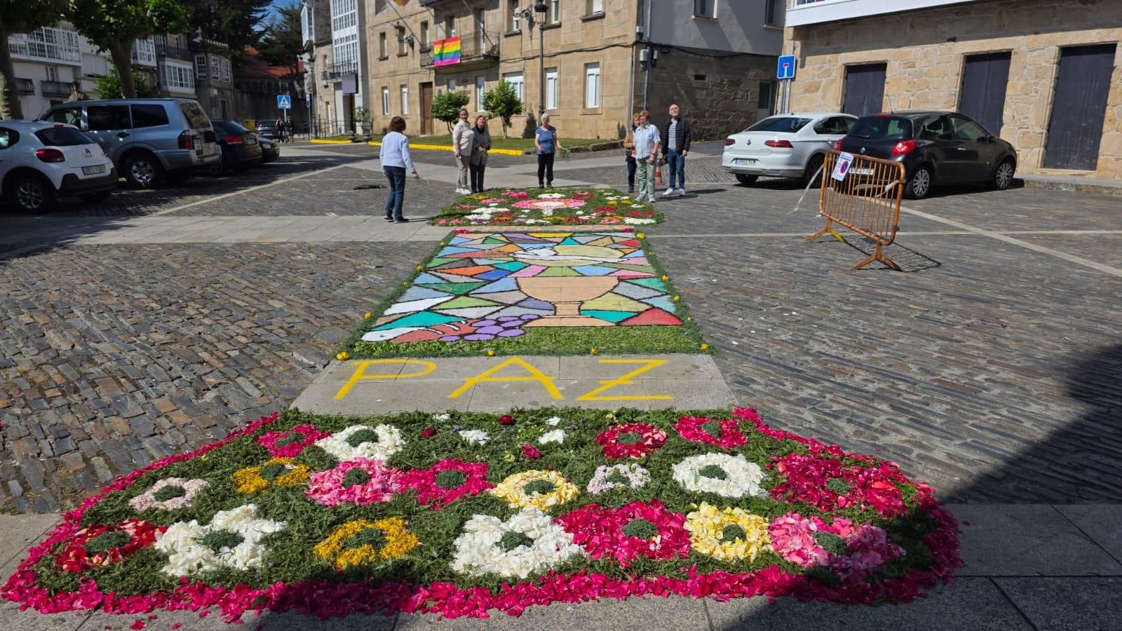 Alfombra floral por el Corpus Christi en A Pobra de Trives.