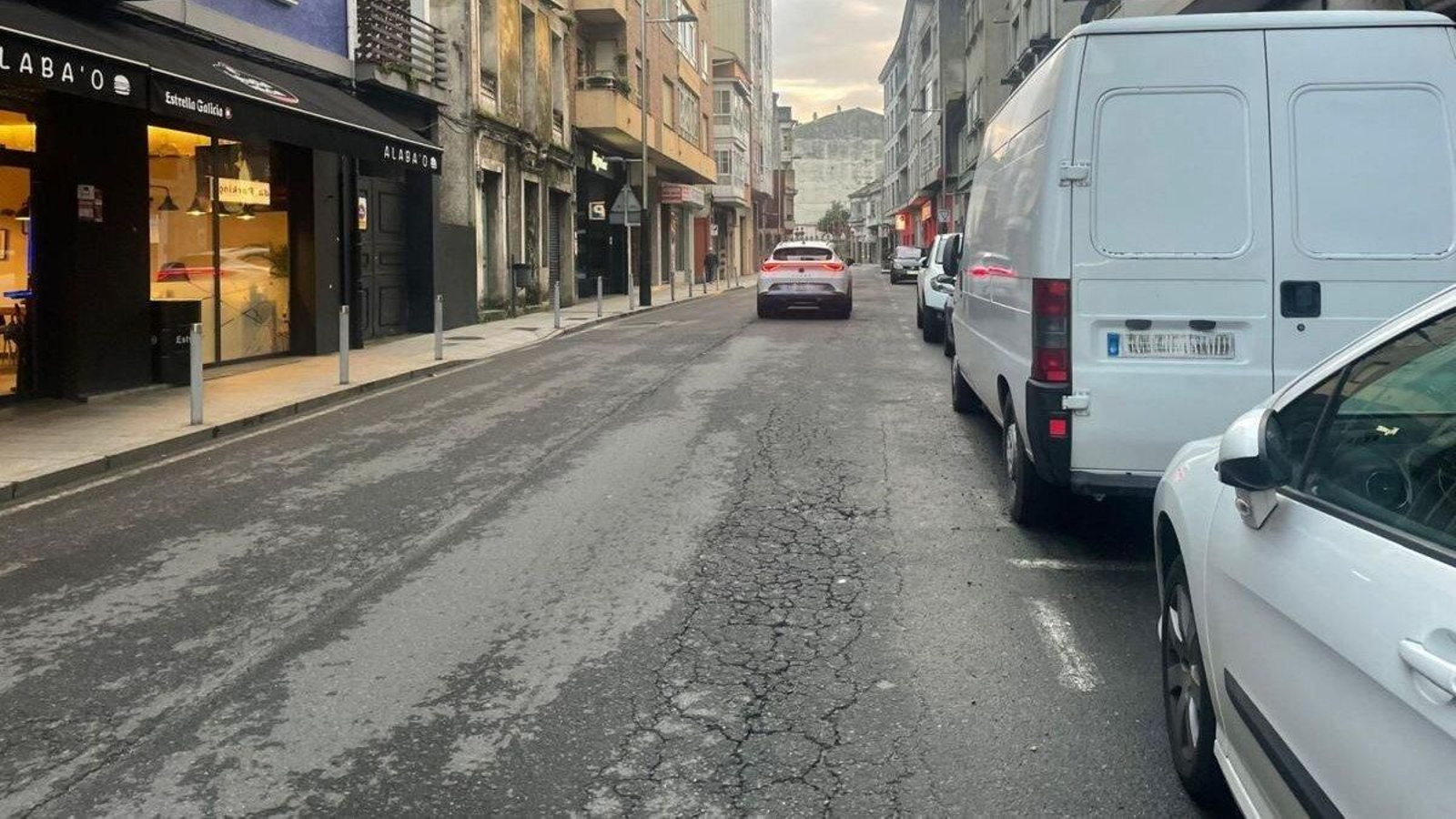 La Rúa Ribeiro es el principal acceso al centro urbano de Ribadavia.