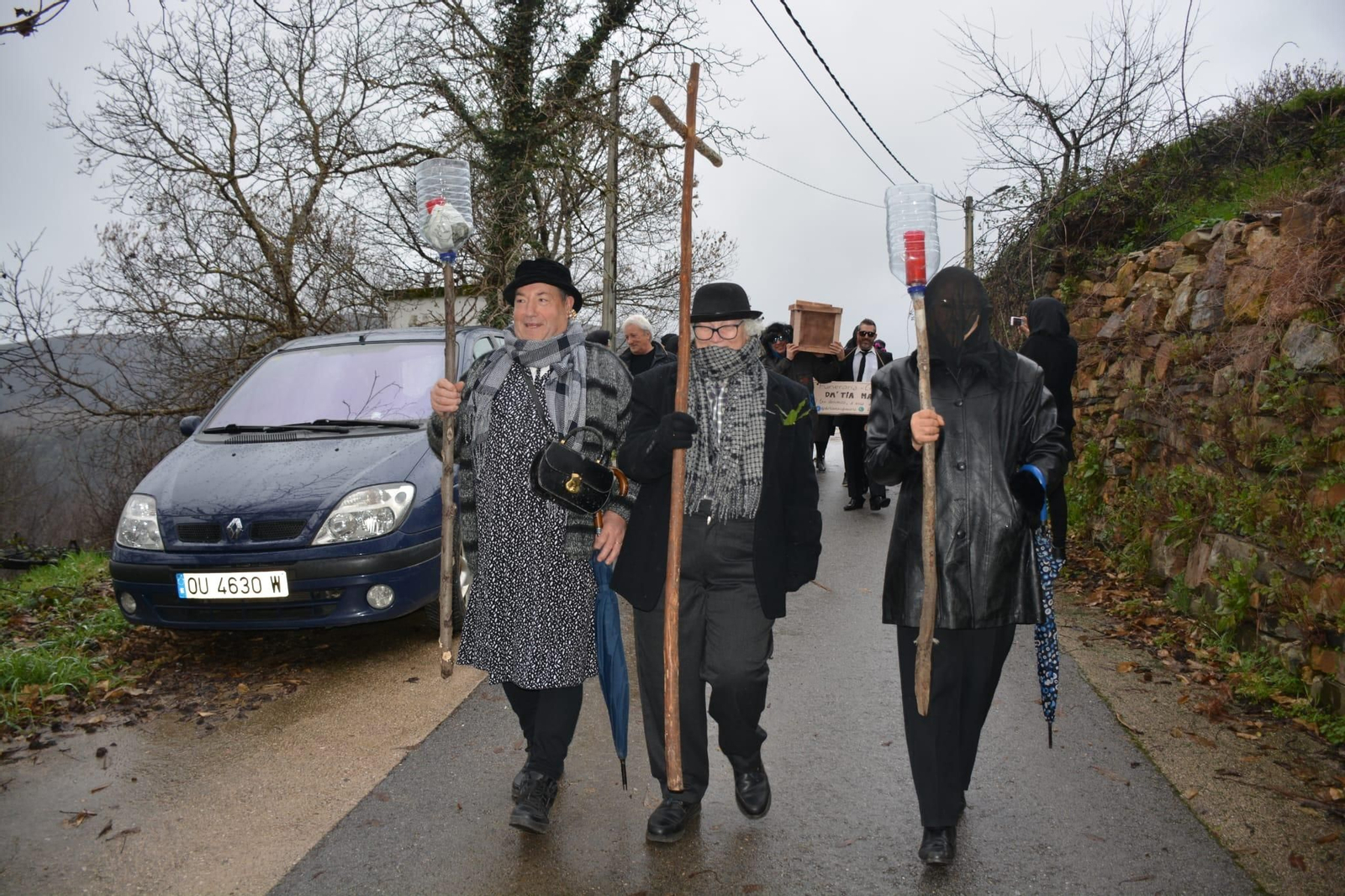 Galería | Los vecinos de San Vicente celebran el Entroido y homenajean a su localidad