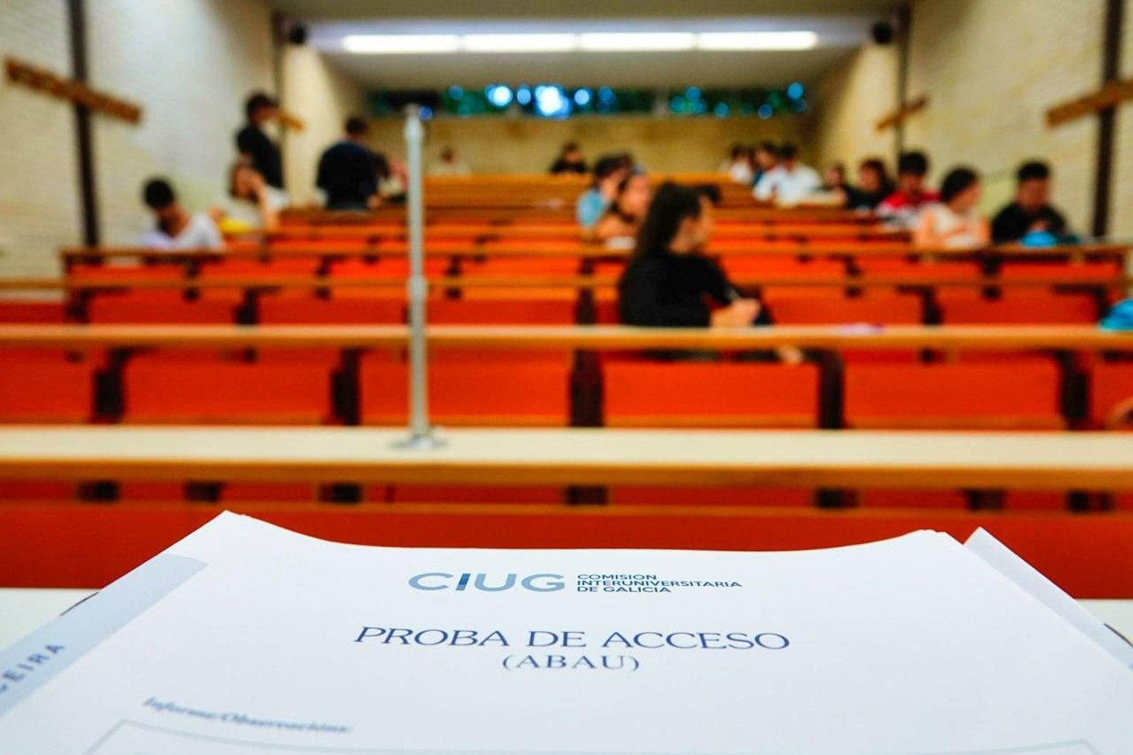 Un examen de la EBAU, la antigua selectividad, en una aula viguesa. // Vicente Alonso