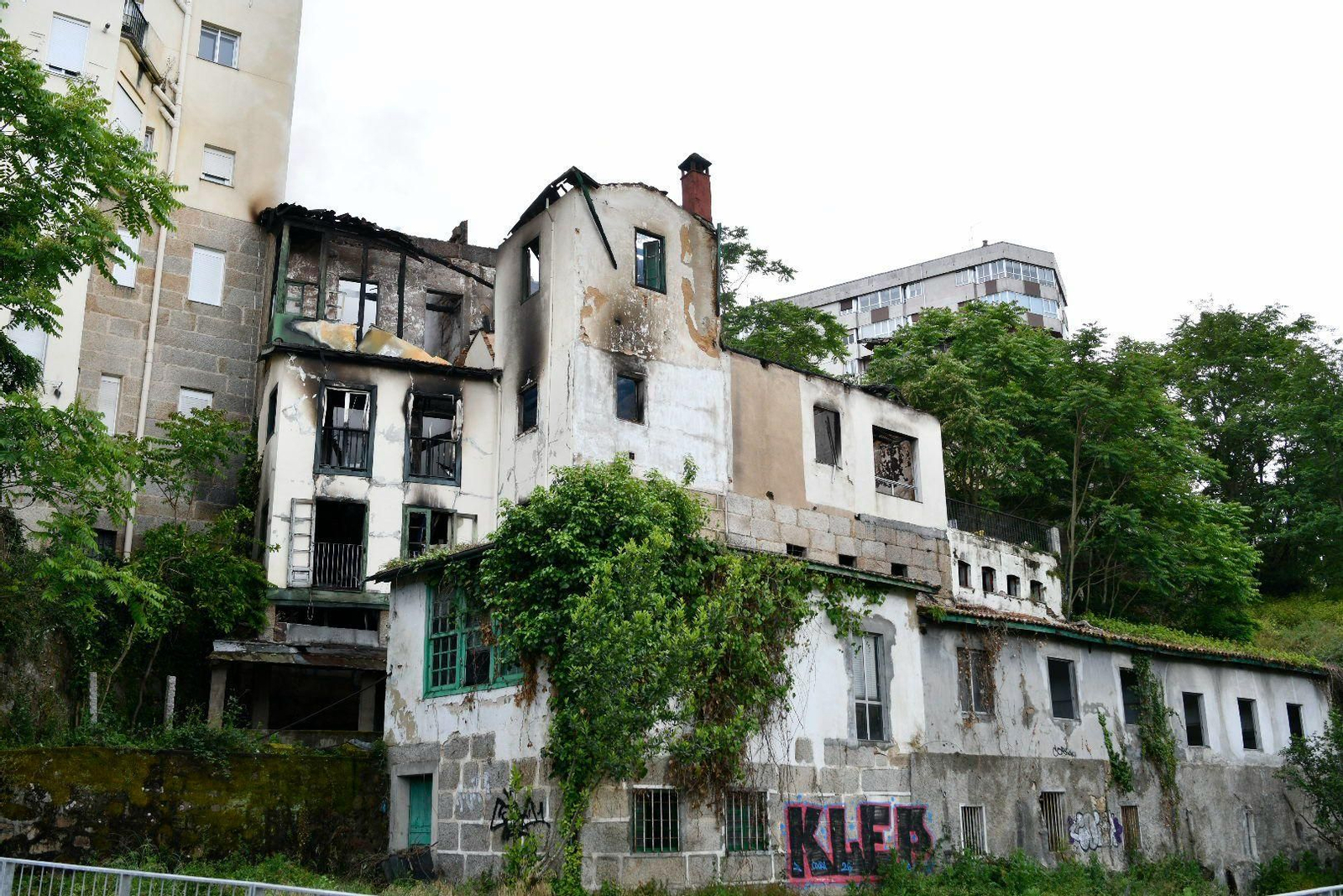 Galería | Así quedó la antigua Casa de Baños de Ourense tras el incendio