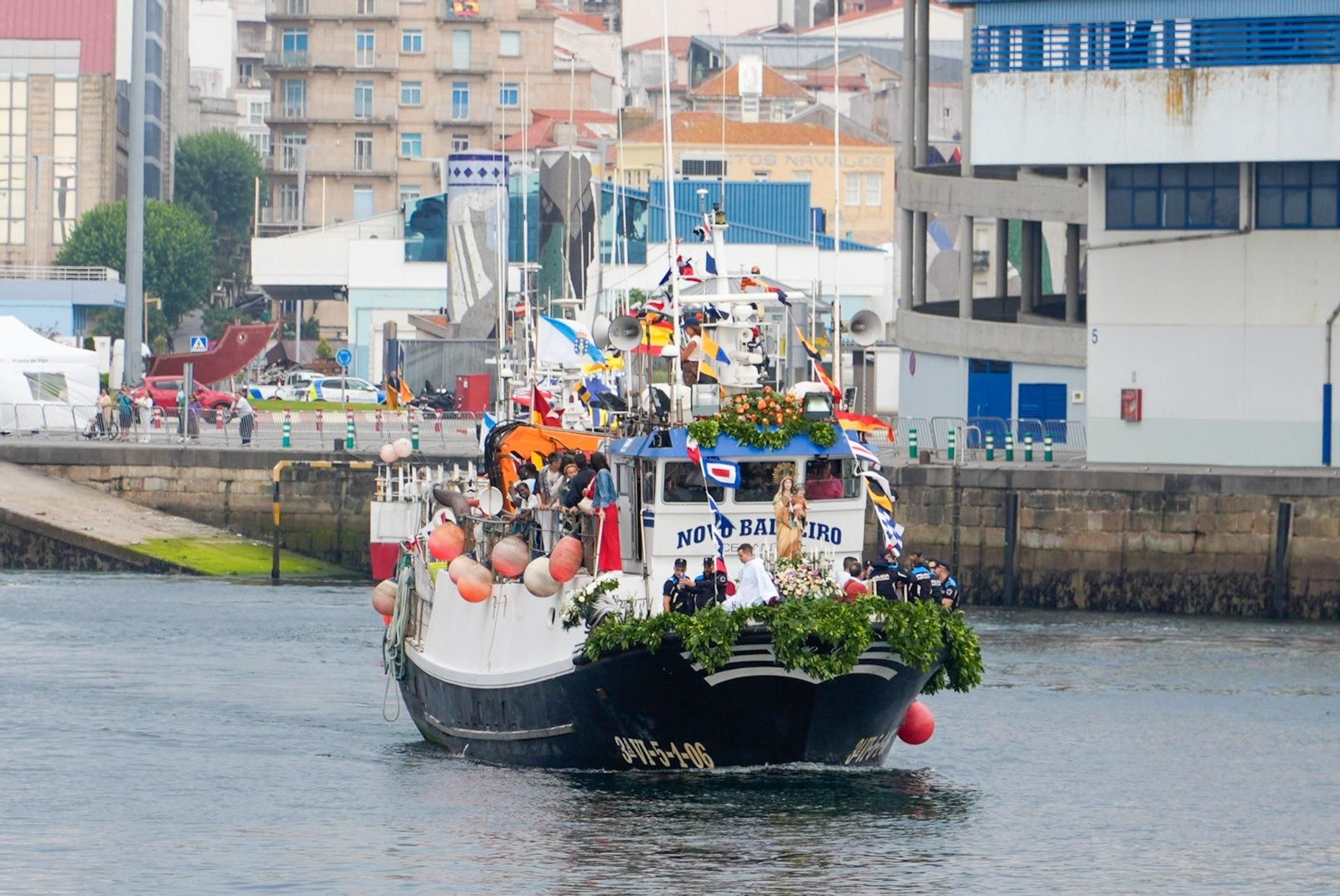 Galería | Vigo rinde homenaje a la Virgen del Carmen por tierra y por mar