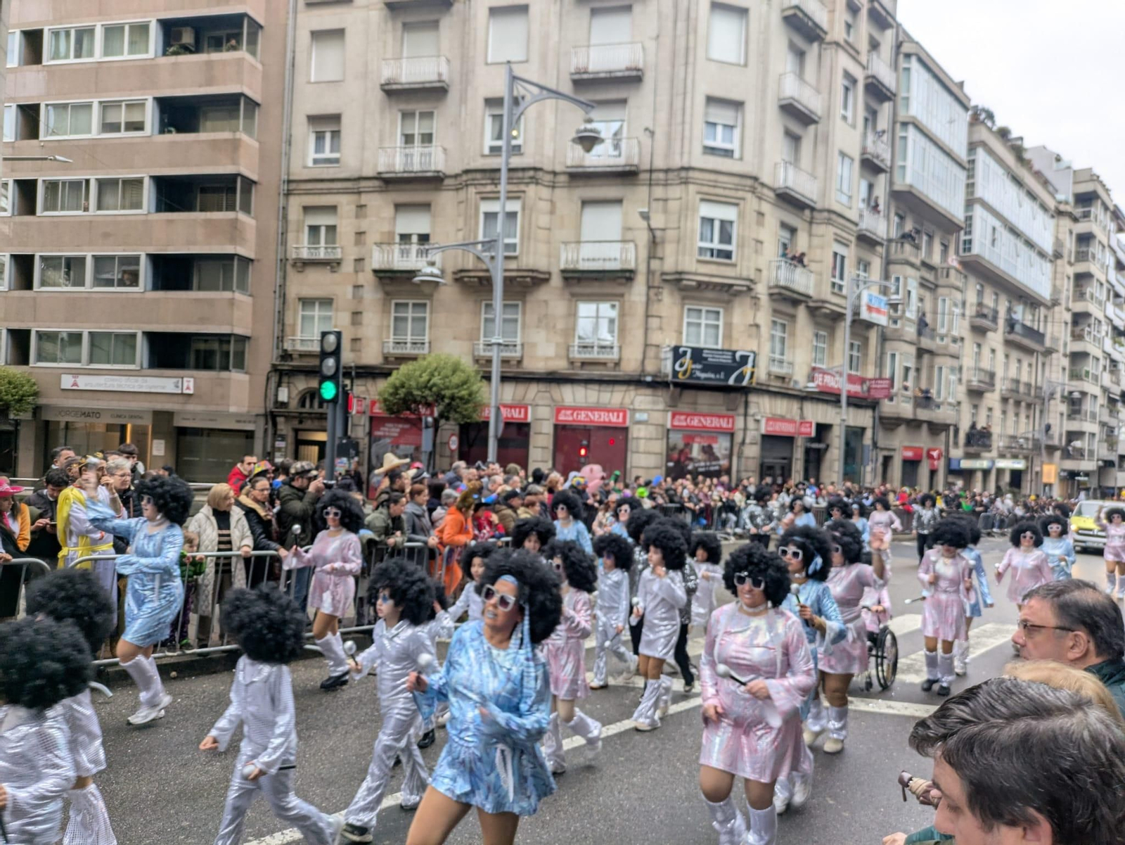 Galería |  Así vive Ourense su Entroido, el desfile en fotos