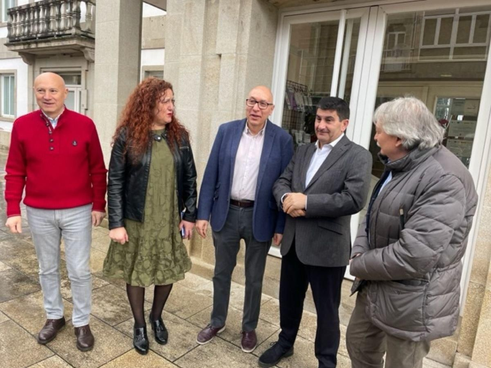 Os participantes na reunión sobre o transporte metropolitano