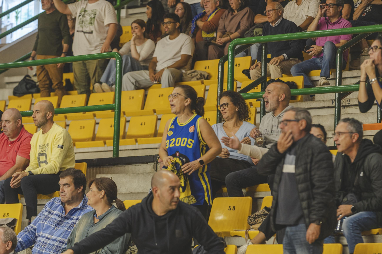 Galería | El COB asusta los fantasmas en Samaín y logra la victoria ante el Fibwi