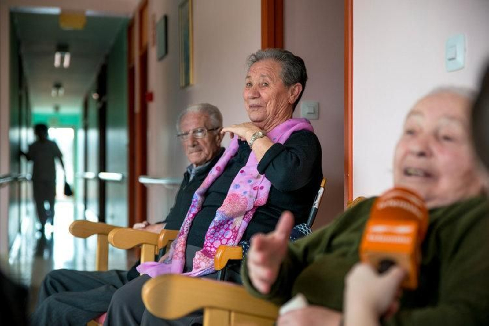 Leandro Cid, Camila Iglesias y Eloisa Gallego, mientras conversan sobre sus memorias.