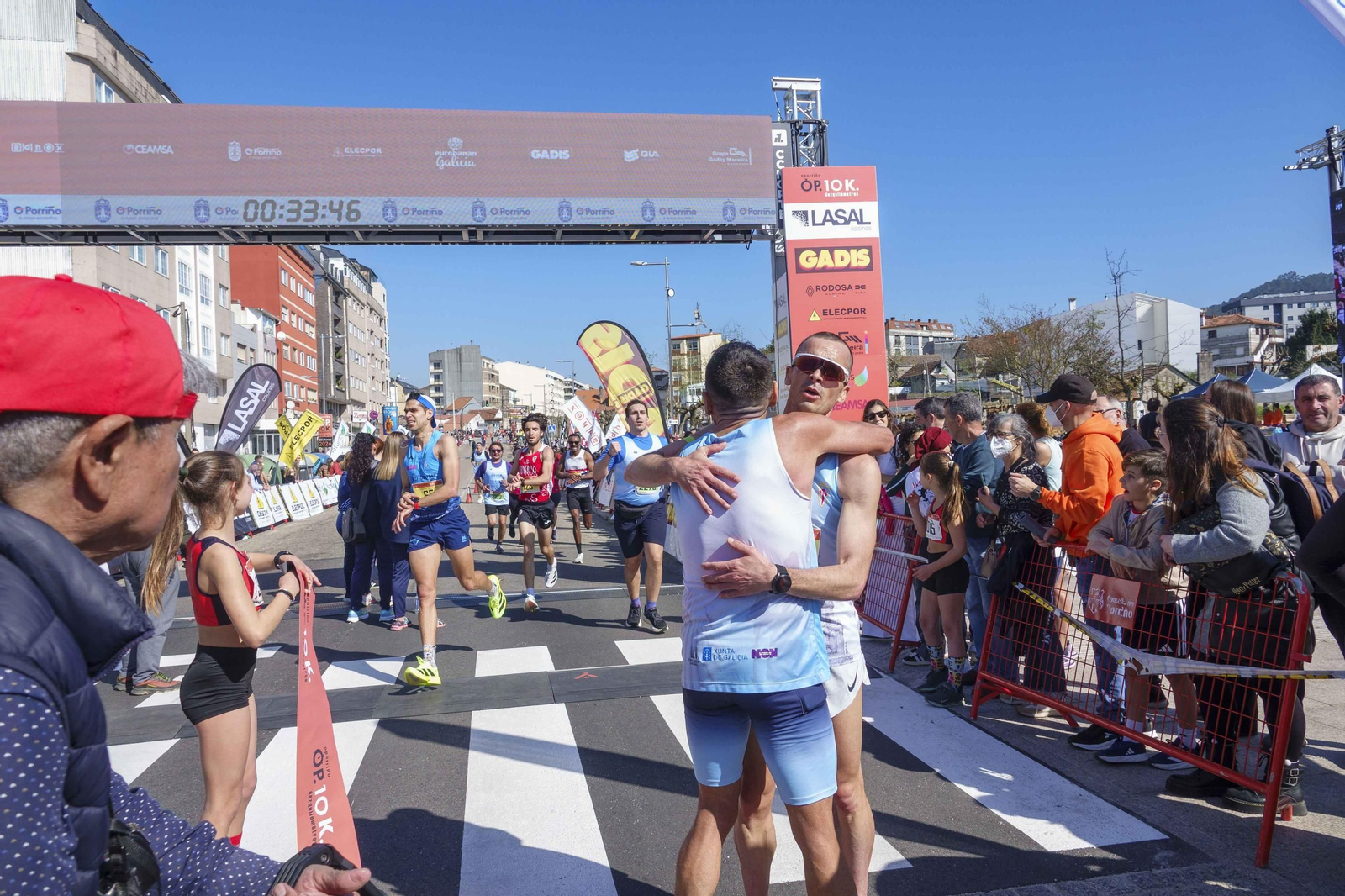 Galería | Pequeños y mayores se divierten en la 10K de Porriño
