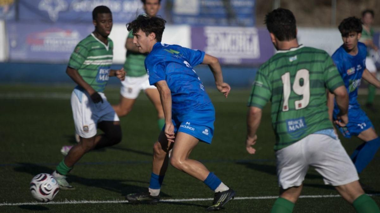 El azulón José Pérez abrió el marcador ante el Moaña.
