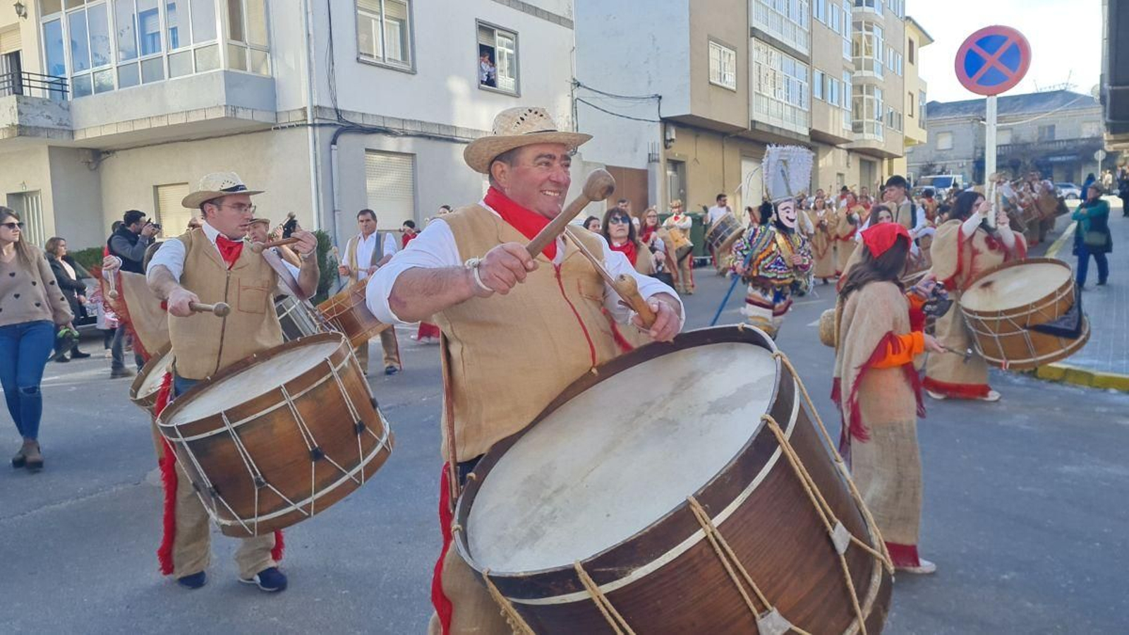 Os Labregos inciando o seu desfile o pasado ano.