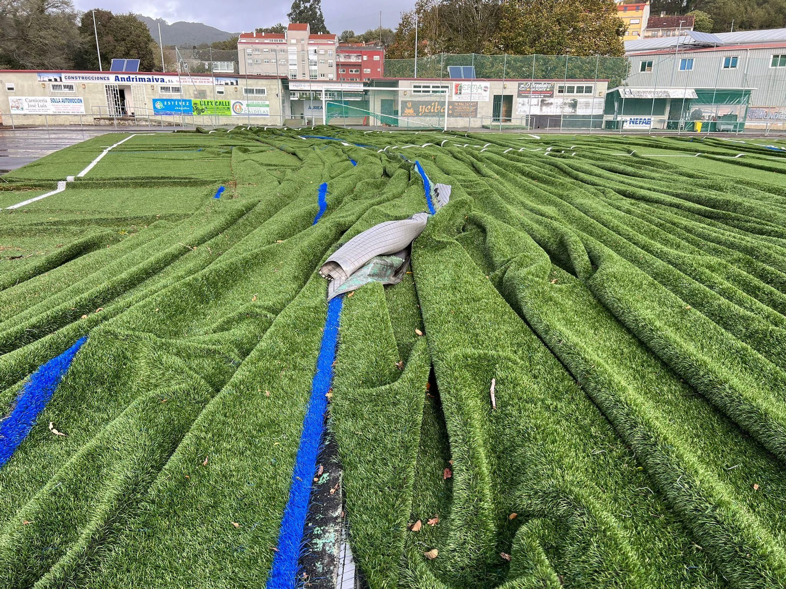 Destrozado el campo de Pontecaldelas.