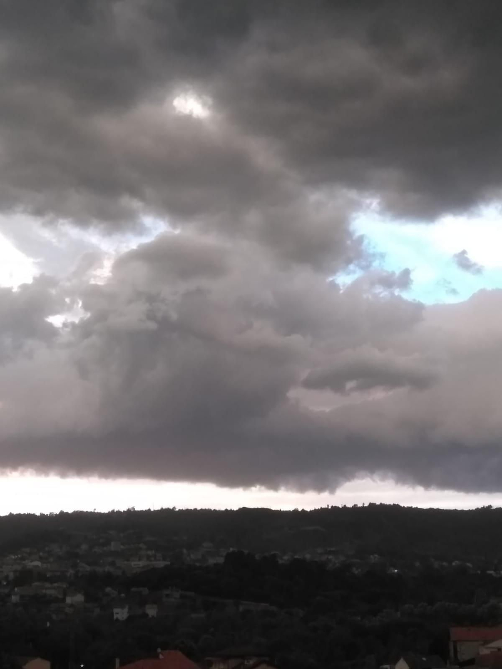 Las tormentas ponen en alerta Ourense 48 horas después de la bomba hídrica.