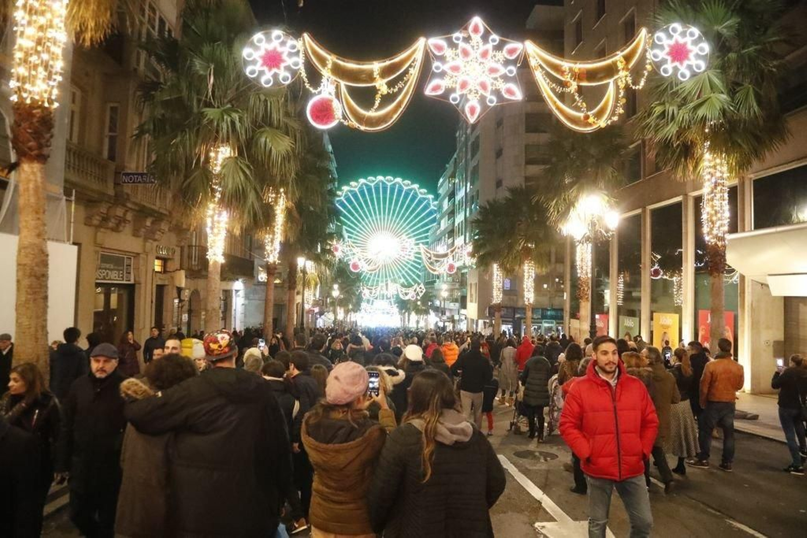 Los turistas invaden Vigo en el Puente197