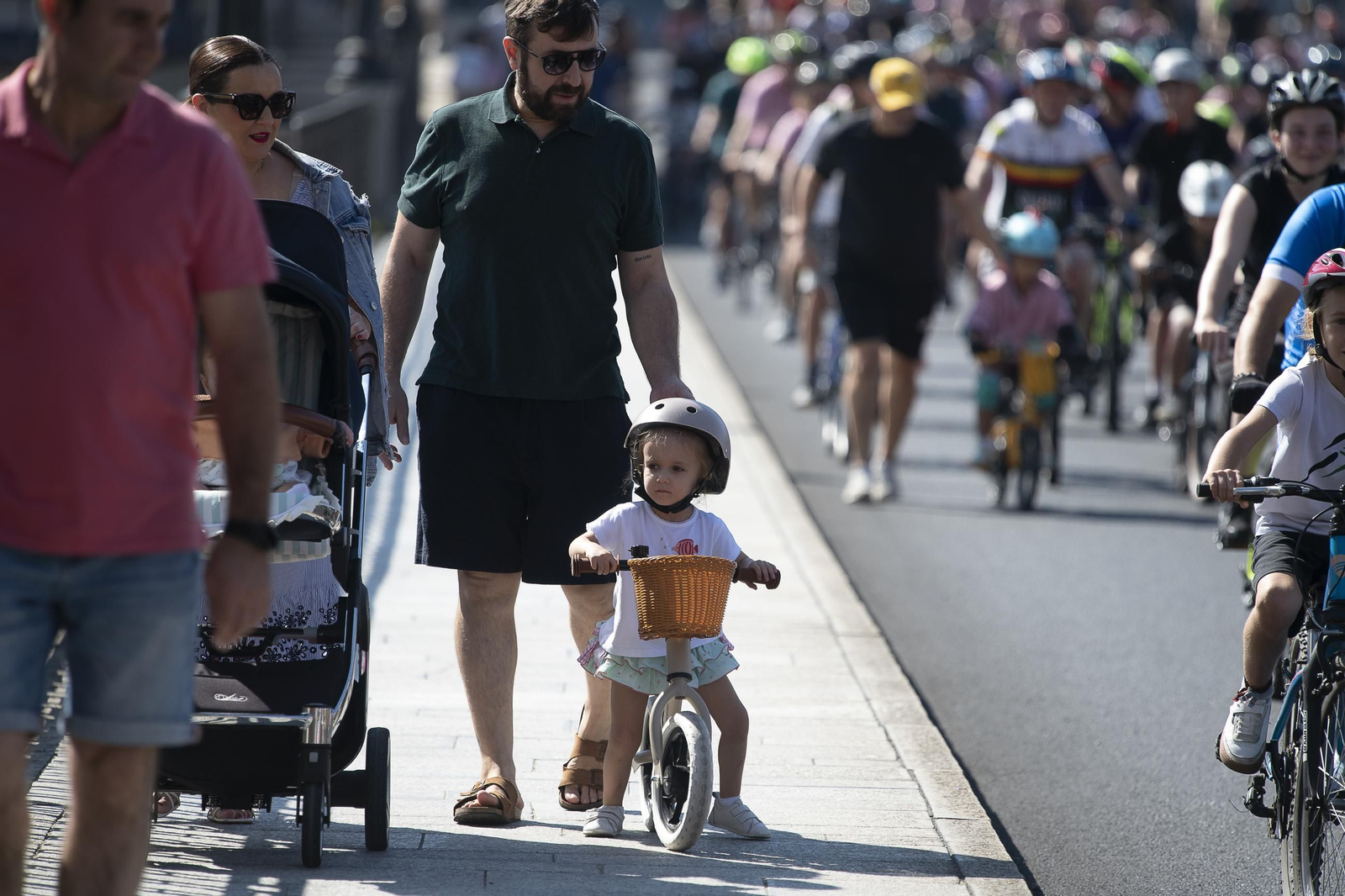 Galería | Ourense disfruta de un Día da Bici con sol, ambiente familiar y regalos
