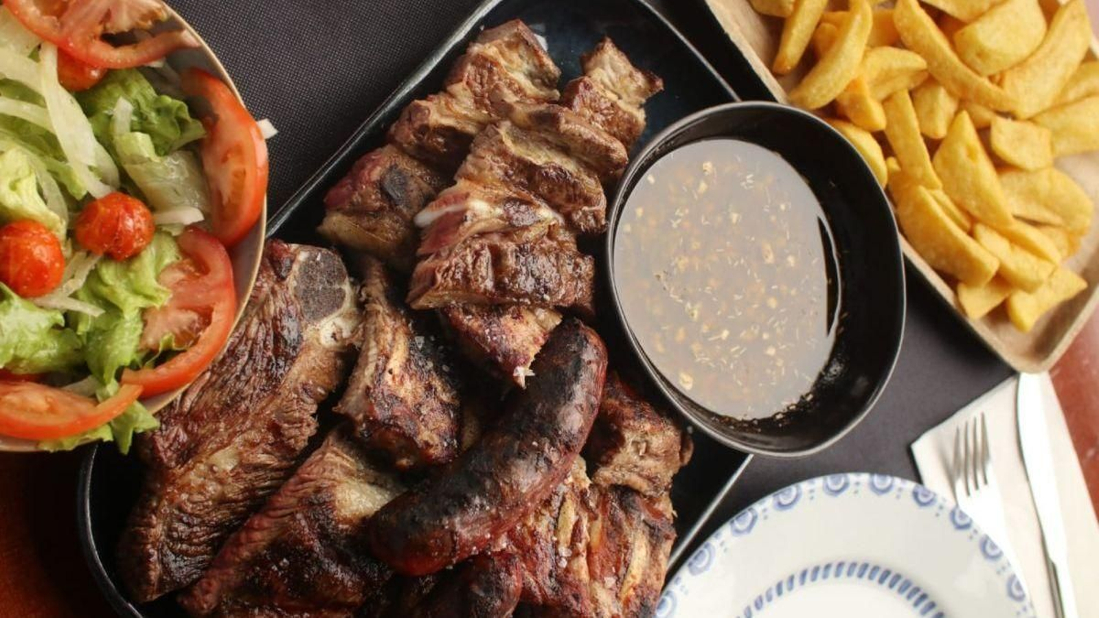 Donde el fuego manda: la presentación en restaurante Na Brasa es tan importante como la calidad.