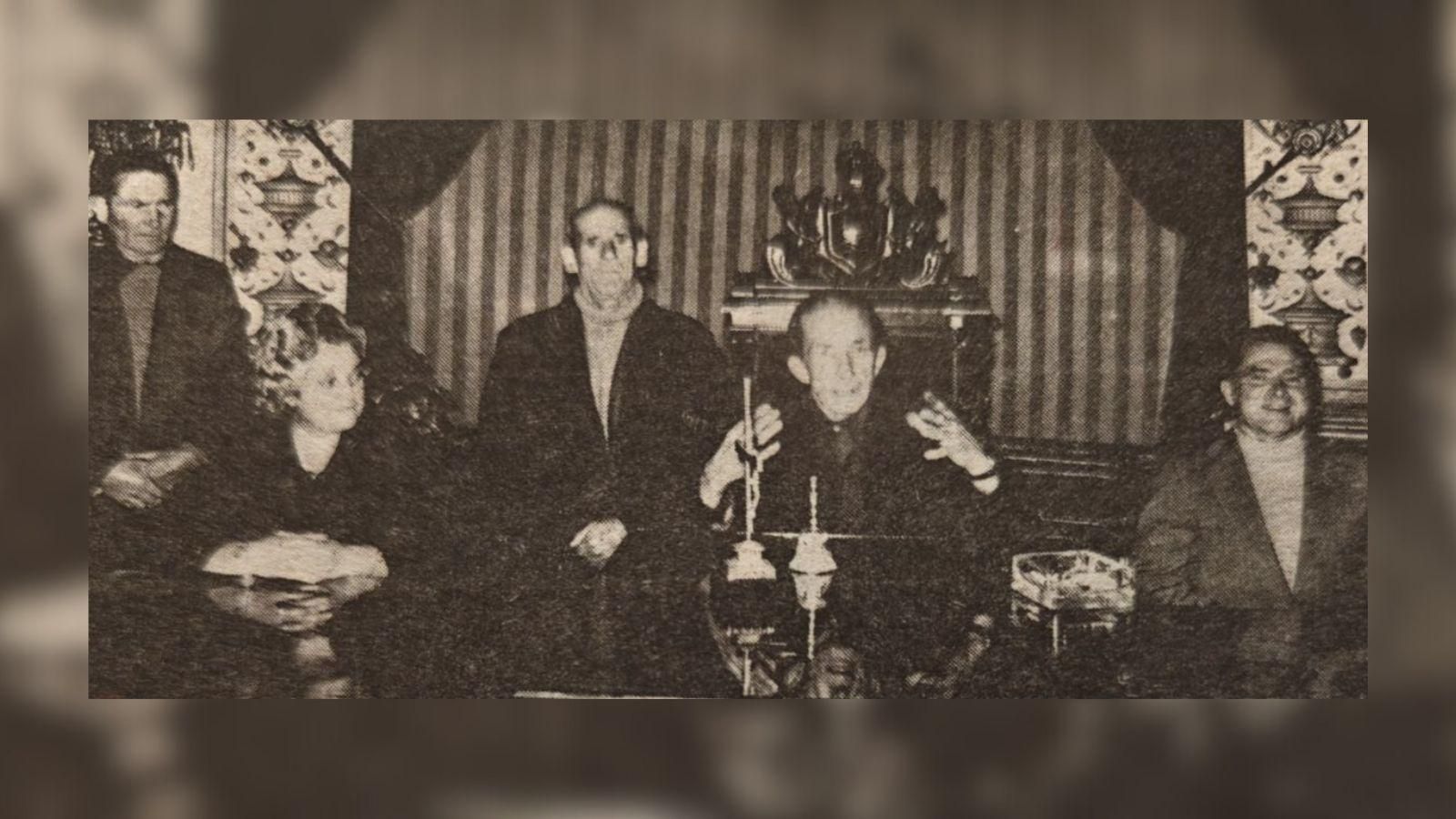  Los alcaldes de barrio orensanos ocupando los escaños del salón de sesiones del Ayuntamiento.