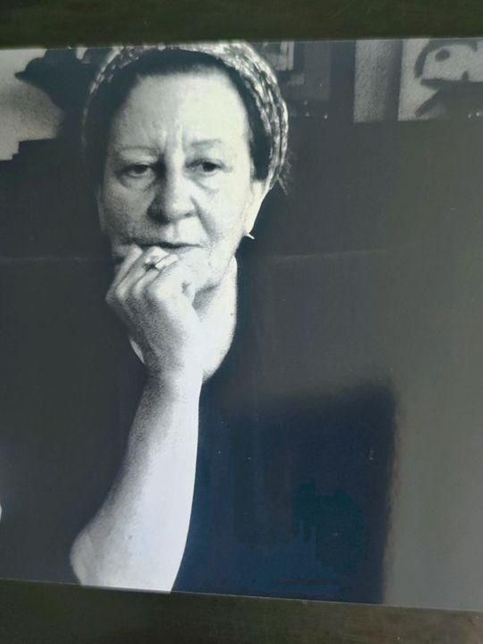 La coleccionista Maribel Outeiriño, periodista y autora de esta serie.