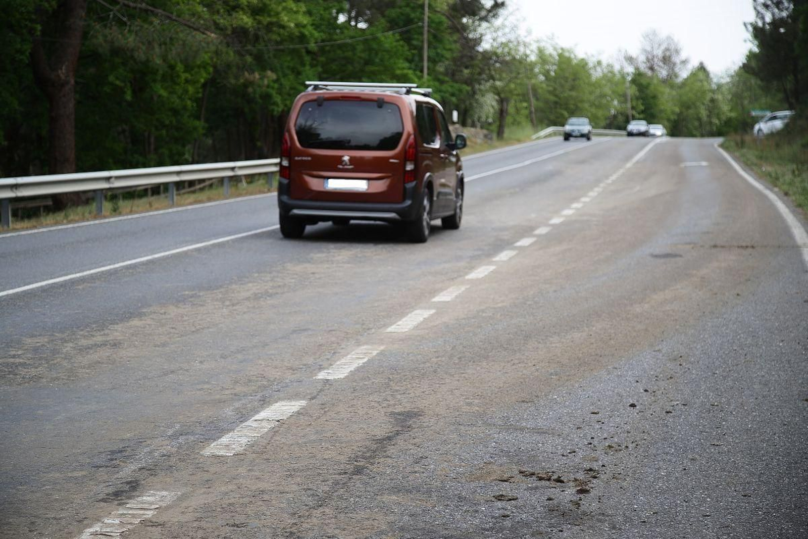 Carretera sucia y peligrosa.