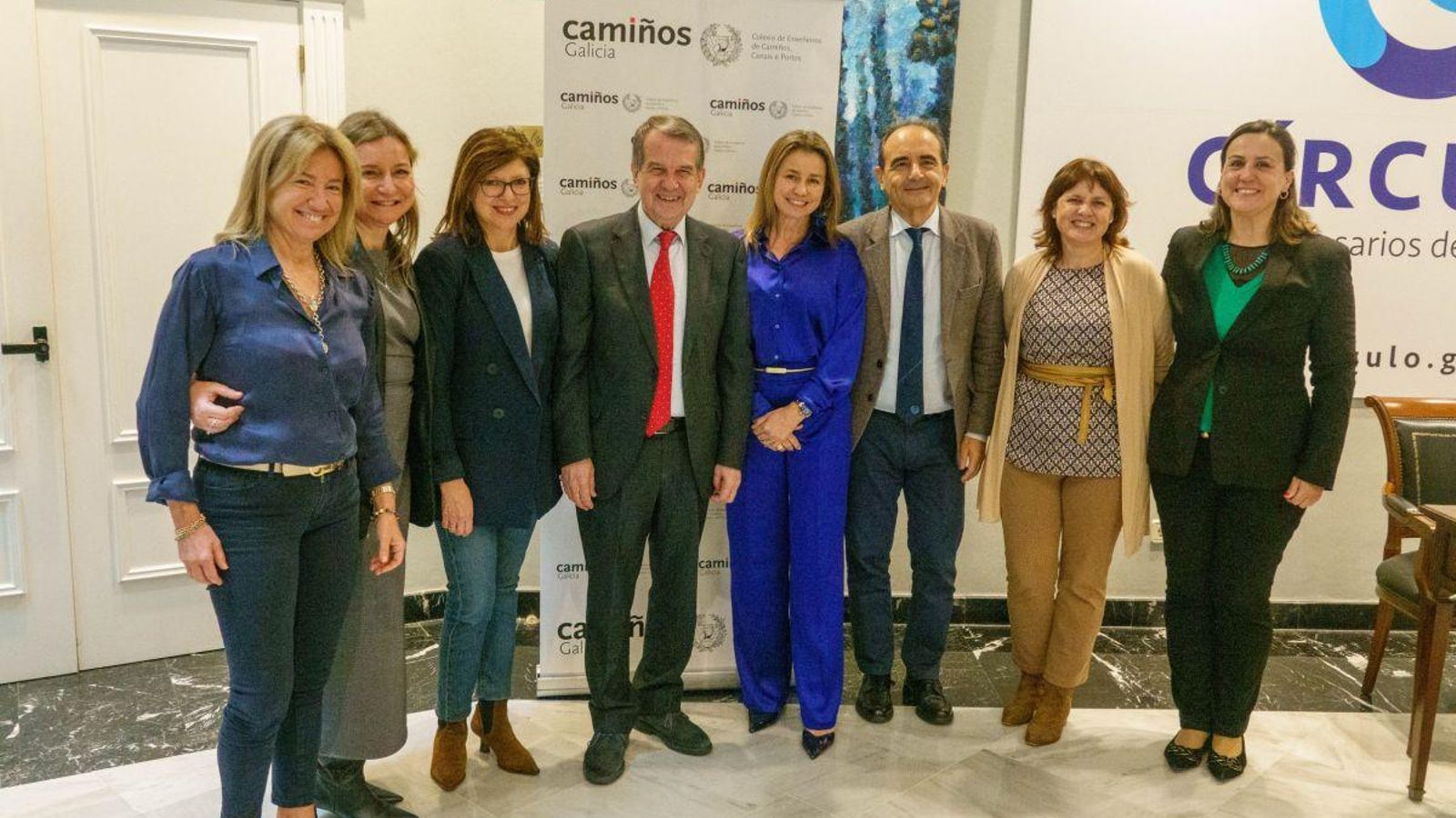 El alcalde Abel Caballero y la concejala María José Caride, junto a miembros del Colegio de Ingenieros de Caminos