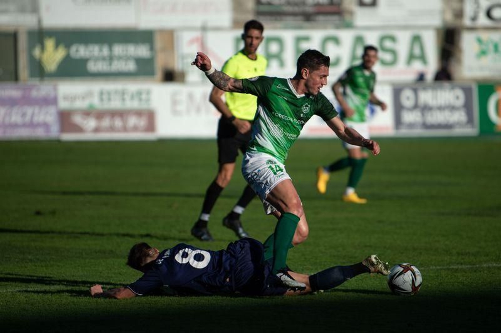 El partido entre el Arenteiro y el Marino en Espiñedo (ÓSCAR PINAL).