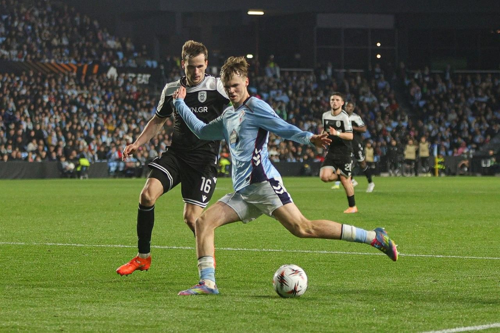 Galería | El Celta y el PAOK hacen vibrar Balaídos