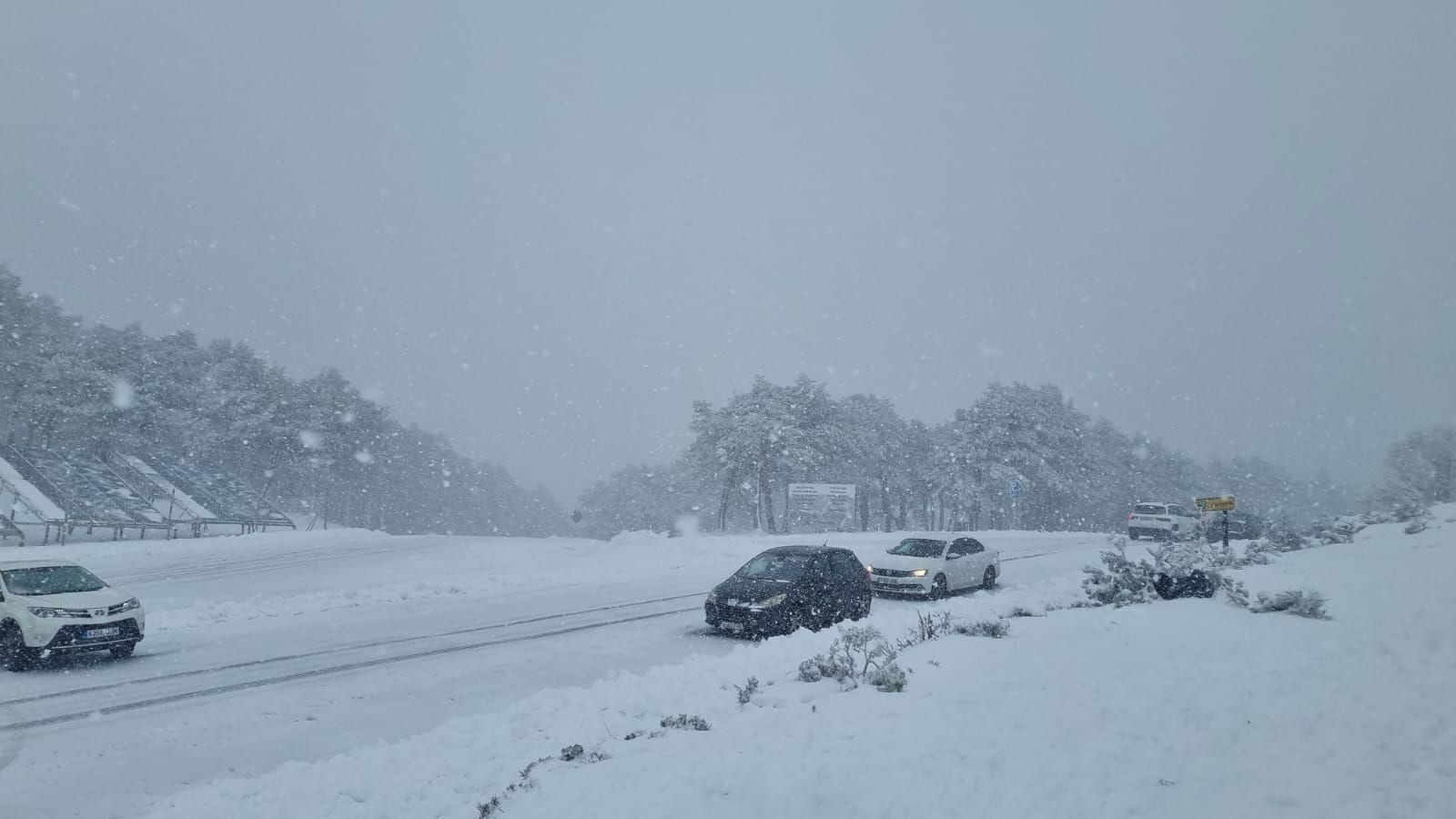 Cabeza de Manzaneda recubierto de nieve