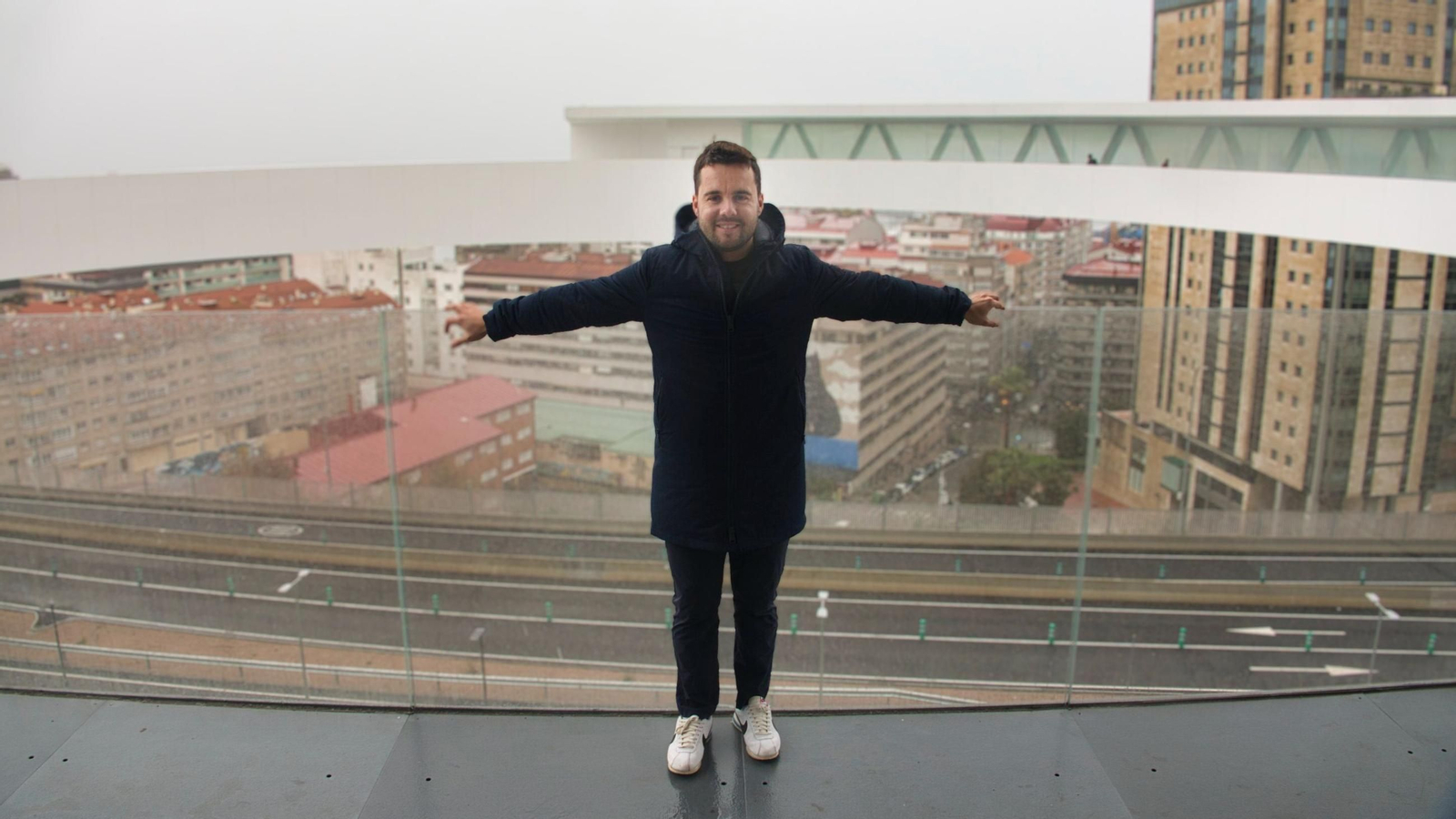 El nuevo técnico del OL visitó Vigo en Navidad y charló con Atlántico.