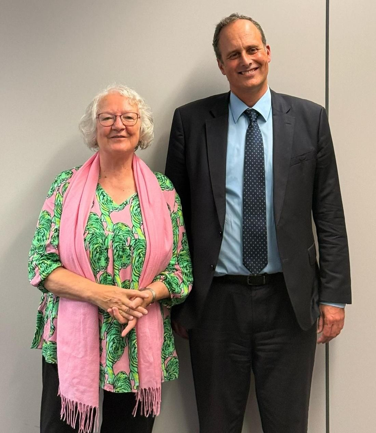 Carlos Botana, ayer en Bruselas con Gesine Meissner, de la DG Move.