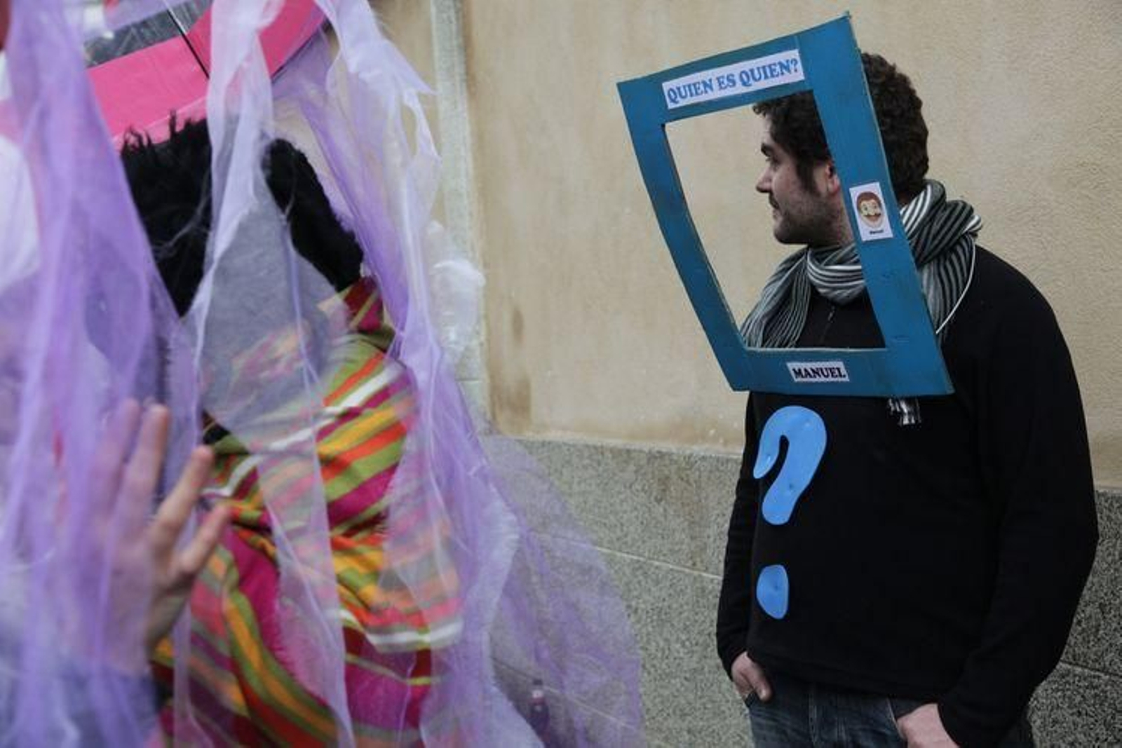 Laza recibe a los peliqueiros con bica y licor café