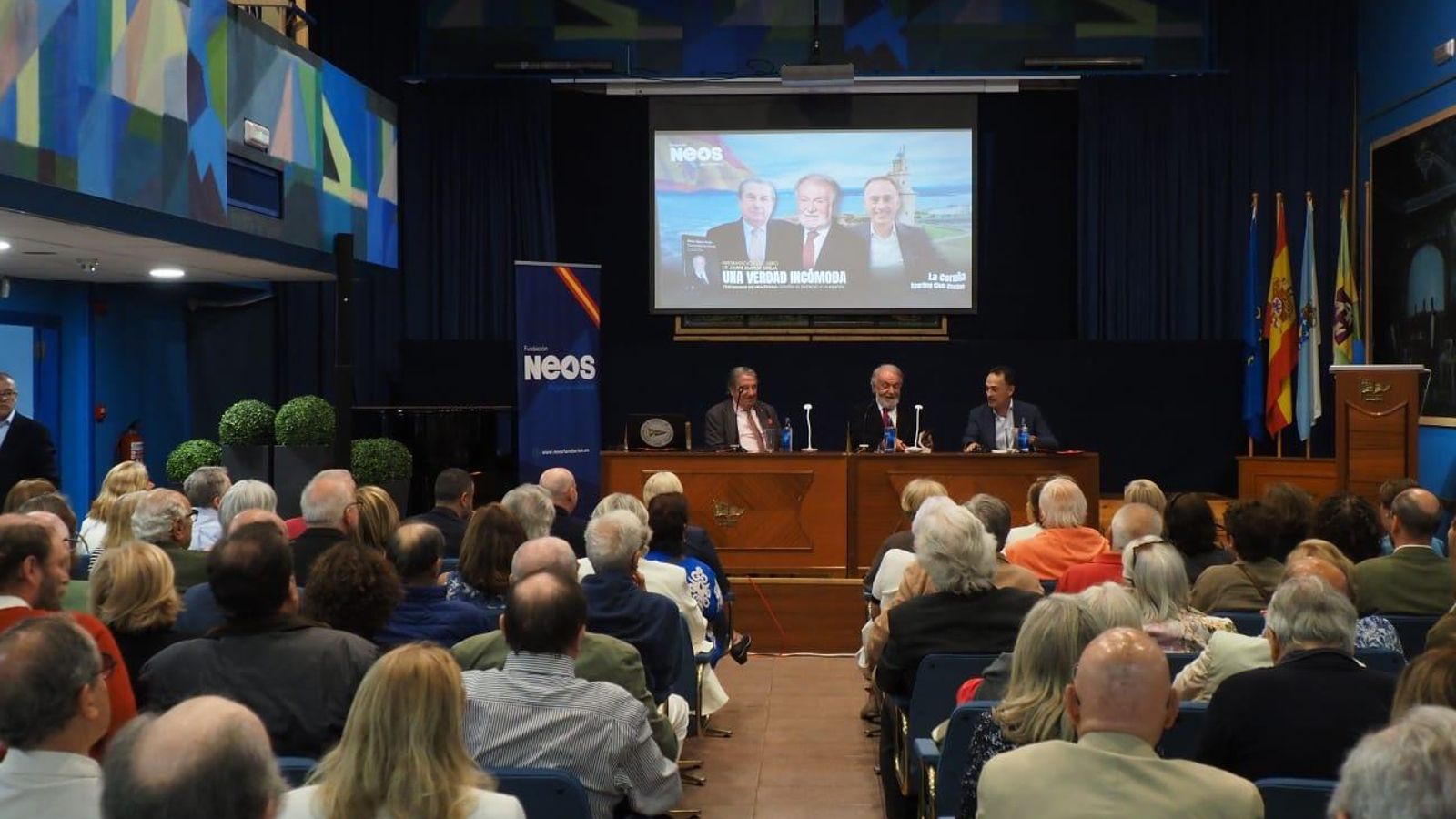 Mayor Oreja, entre Francisco Vázquez y Luis Ventoso