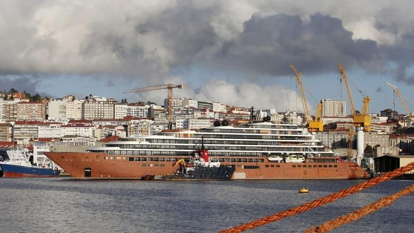 El crucero ‘Evrima' fue el último contrato de Barreras. Hoy no tiene nada de trabajo en Beiramar.