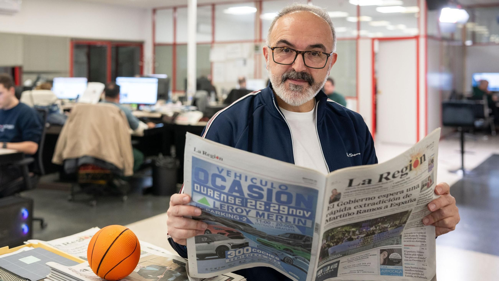 Moncho López, en la redacción de La Región