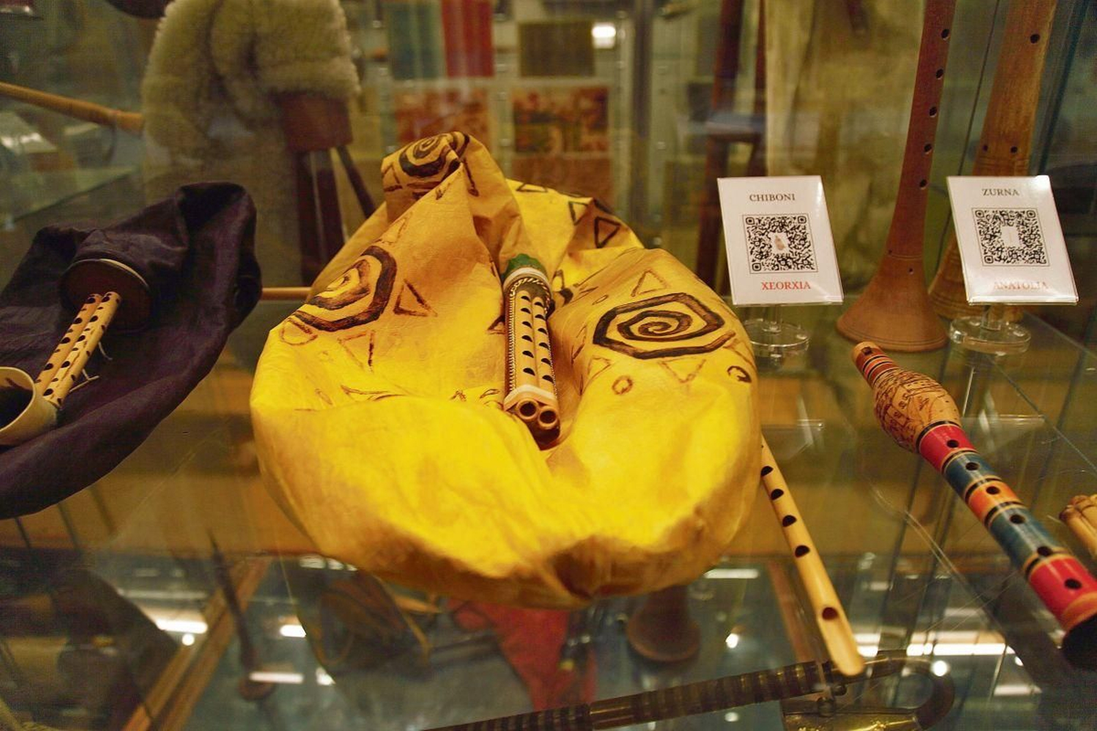 Esta es la gaita más primitiva que se conoce fechada en el siglo VI, en piel de cabrito. Procede de Persia (hoy Irán) de donde nos vino la gaita al resto del mundo. Se conoce con el nombre de Nei-amban.