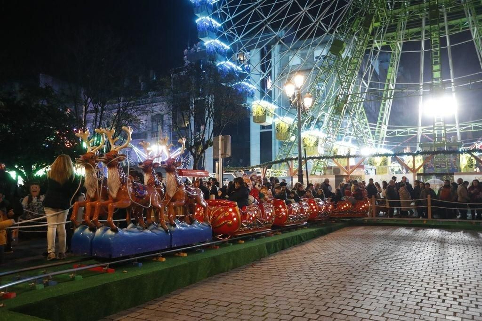 Los turistas invaden Vigo en el Puente64